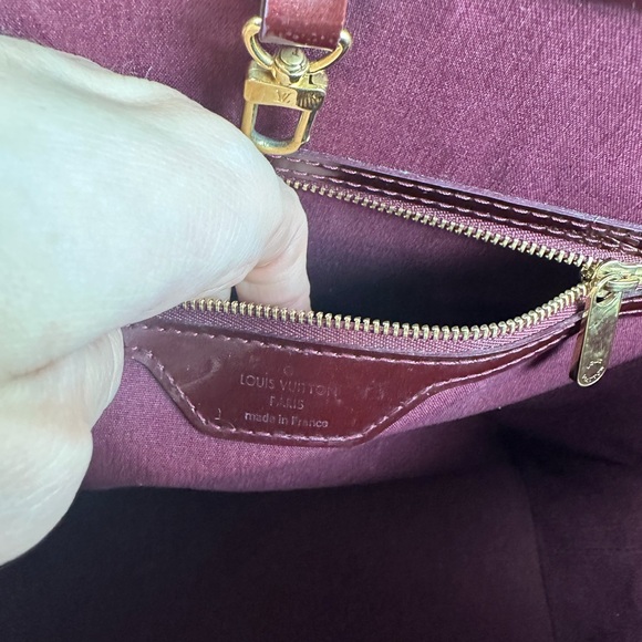 Louis Vuitton Vernis Amarante tote in pristine condition. Posh Authenticated - Picture 15 of 15